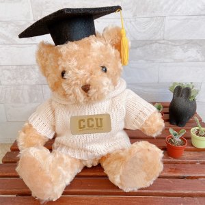【畢業送禮，回憶滿分】CCU毛衣微笑小熊_皮標款_奶油米
